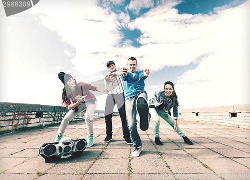 Image of group of teenagers dancing