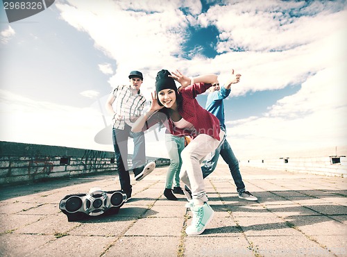 Image of group of teenagers dancing