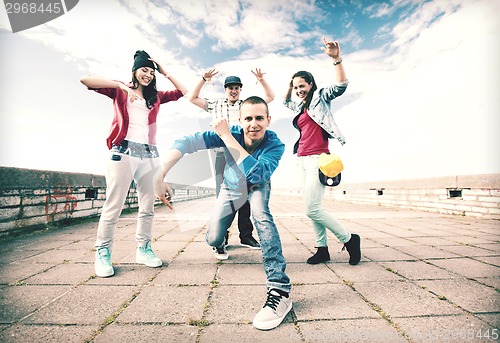 Image of group of teenagers dancing