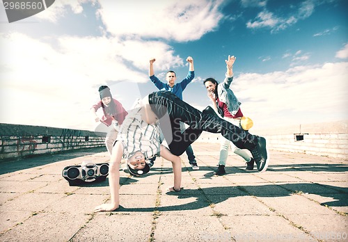 Image of group of teenagers dancing