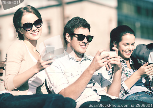 Image of students looking at smartphones and tablet pc