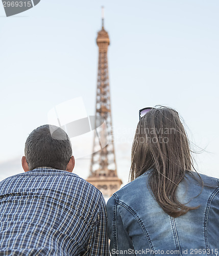 Image of Couple looking to the Eiffel Tower
