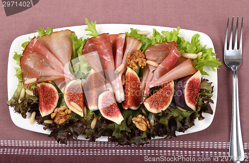Image of Salad with prosciutto