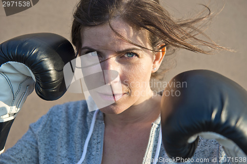 Image of dynamic and natural portrait of a sporty woman