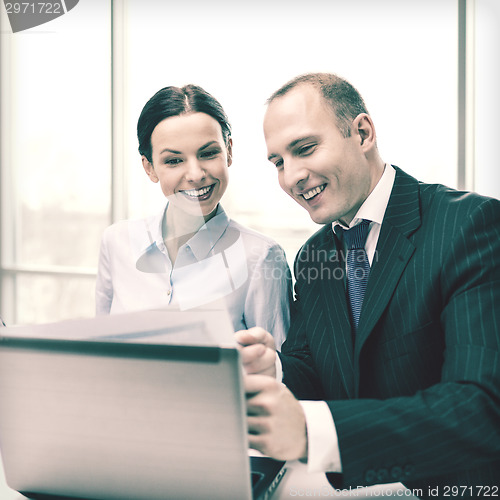 Image of businessman and businesswoman having discussion