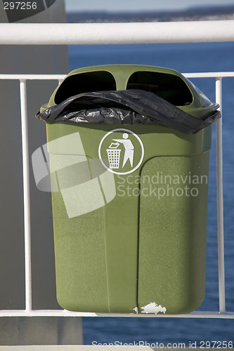 Image of Trash bin