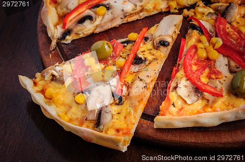 Image of Pizza with Mozzarella, Mushrooms, Olives and Tomato Sauce