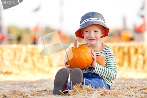 Image of kid at pumpkin patch