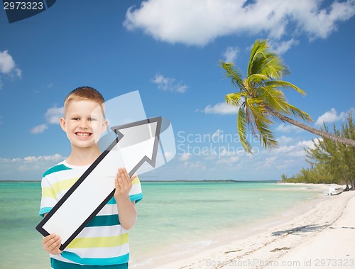 Image of smiling little boy with blank arrow pointing right