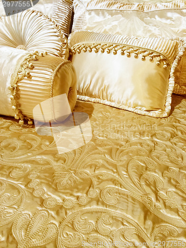Image of Luxurious silky bedding
