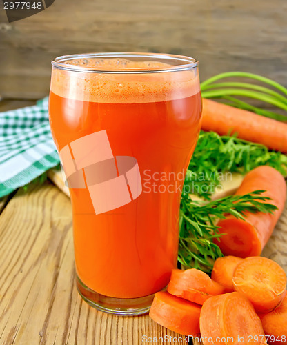 Image of Juice carrot with napkin on board