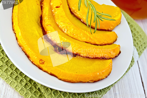 Image of Pumpkin baked with honey in bowl on napkin