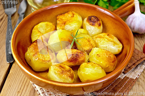 Image of Potatoes fried in ceramic pan