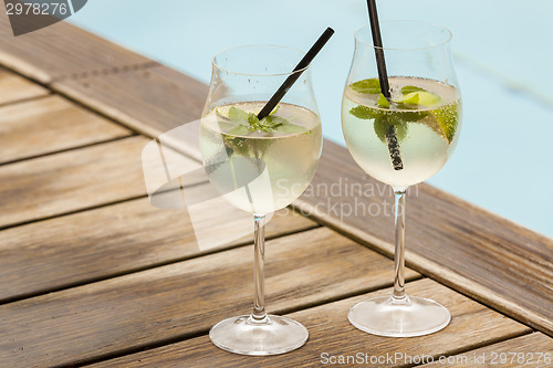 Image of hugo prosecco elderflower soda ice summer drink 