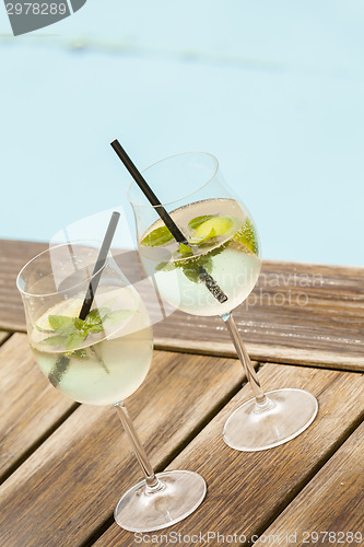 Image of hugo prosecco elderflower soda ice summer drink 