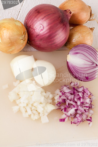 Image of Whole, peeled and diced brown onion