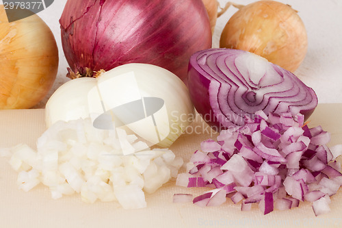 Image of Whole, peeled and diced brown onion