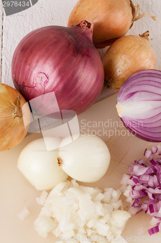 Image of Whole, peeled and diced brown onion