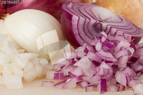 Image of Whole, peeled and diced brown onion