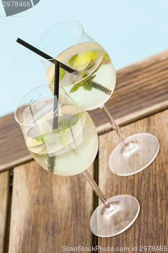 Image of hugo prosecco elderflower soda ice summer drink 