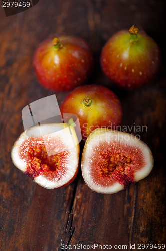 Image of fresh figs over old wood