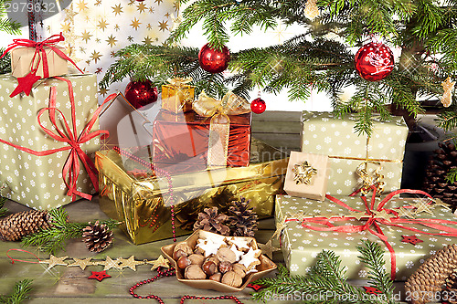 Image of Christmas tree with gifts