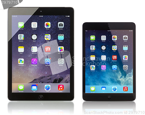 Image of Apple iPad Air and iPad Mini displaying homescreen