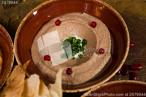 Image of bowl of creamy hummus