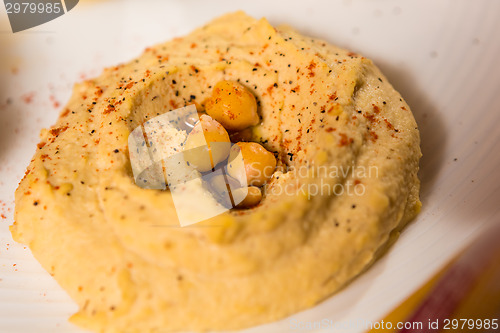 Image of bowl of creamy hummus