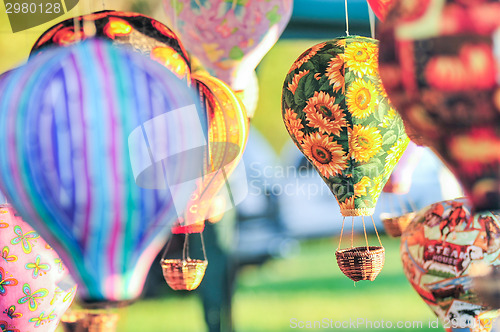 Image of bunch of hot air balloon toys dangling in the wind