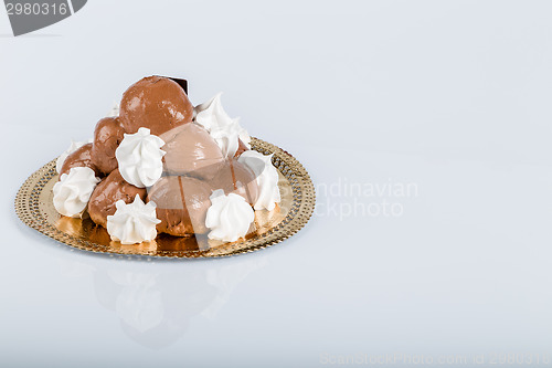 Image of Italian pastry: chocolate profiteroles 