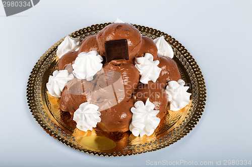 Image of Italian pastry: chocolate profiteroles 