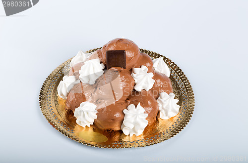 Image of Italian pastry: chocolate profiteroles 