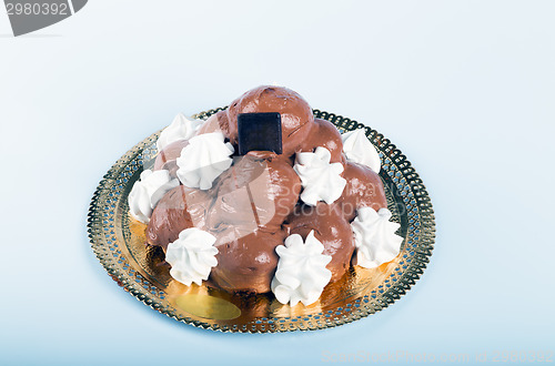 Image of Italian pastry: chocolate profiteroles 