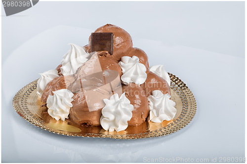 Image of Italian pastry: chocolate profiteroles 