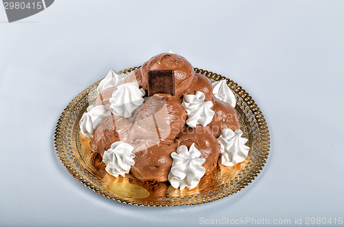 Image of Italian pastry: chocolate profiteroles 
