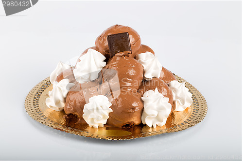 Image of Italian pastry: chocolate profiteroles 