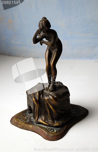 Image of bronze statuette nyu