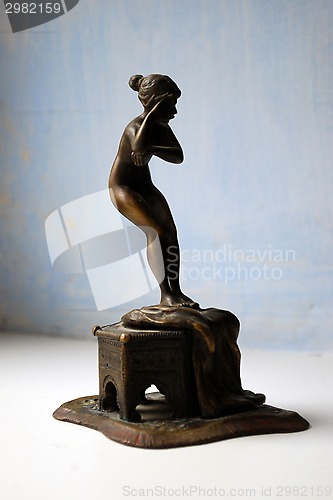 Image of bronze statuette nyu