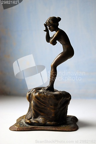 Image of bronze statuette nyu