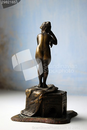 Image of bronze statuette nyu