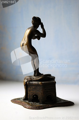 Image of bronze statuette nyu