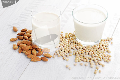 Image of different vegan milk