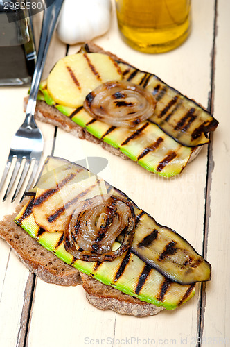 Image of grilled vegetables on bread