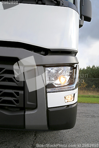 Image of Renault Truck Tractor T480, Headlight Detail 