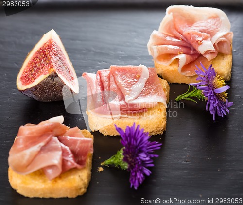 Image of Slices of figs in Prosciutto