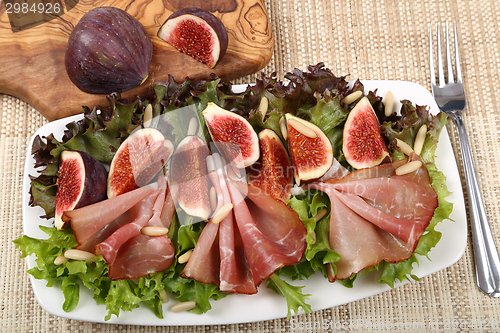 Image of Salad with prosciutto