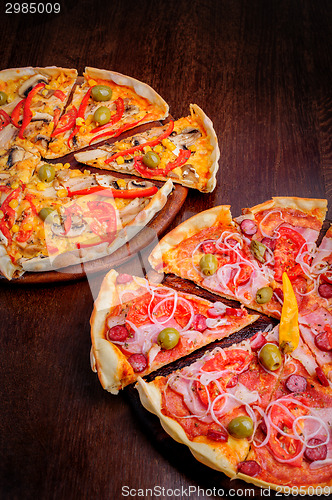 Image of Pizza with tomato, salami, peppeeoni, olives and yellow hot pepper