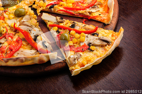 Image of Pizza with Mozzarella, Mushrooms, Olives and Tomato Sauce