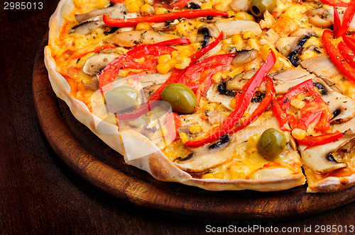 Image of Pizza with Mozzarella, Mushrooms, Olives and Tomato Sauce